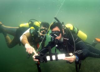 Smithsonian Diving Officers evaluate dive computers